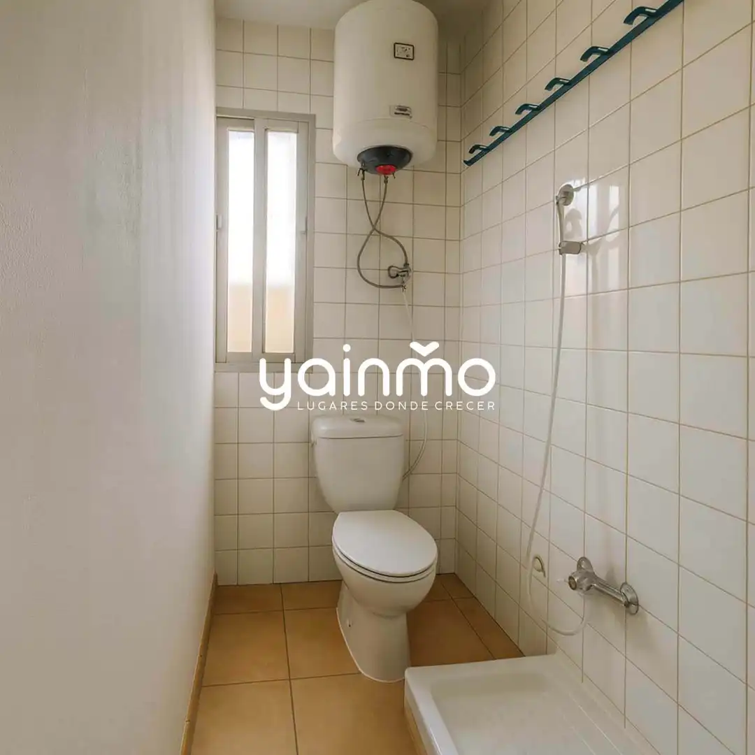 Badezimmer von Fabrikhallen zur Miete in Jaén