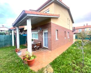 Exterior view of House or chalet for sale in Anguciana  with Terrace, Swimming Pool and Balcony