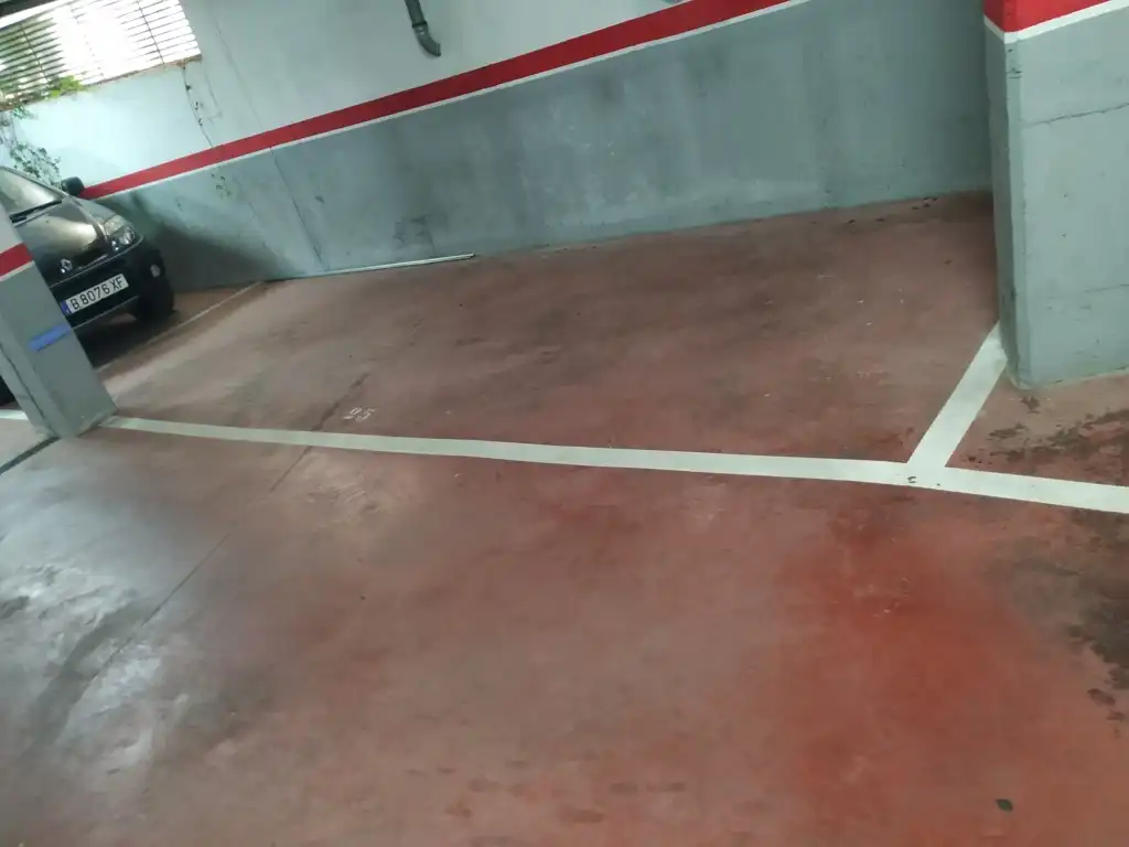 Aparcament de Garatge en venda en Torrelles de Llobregat