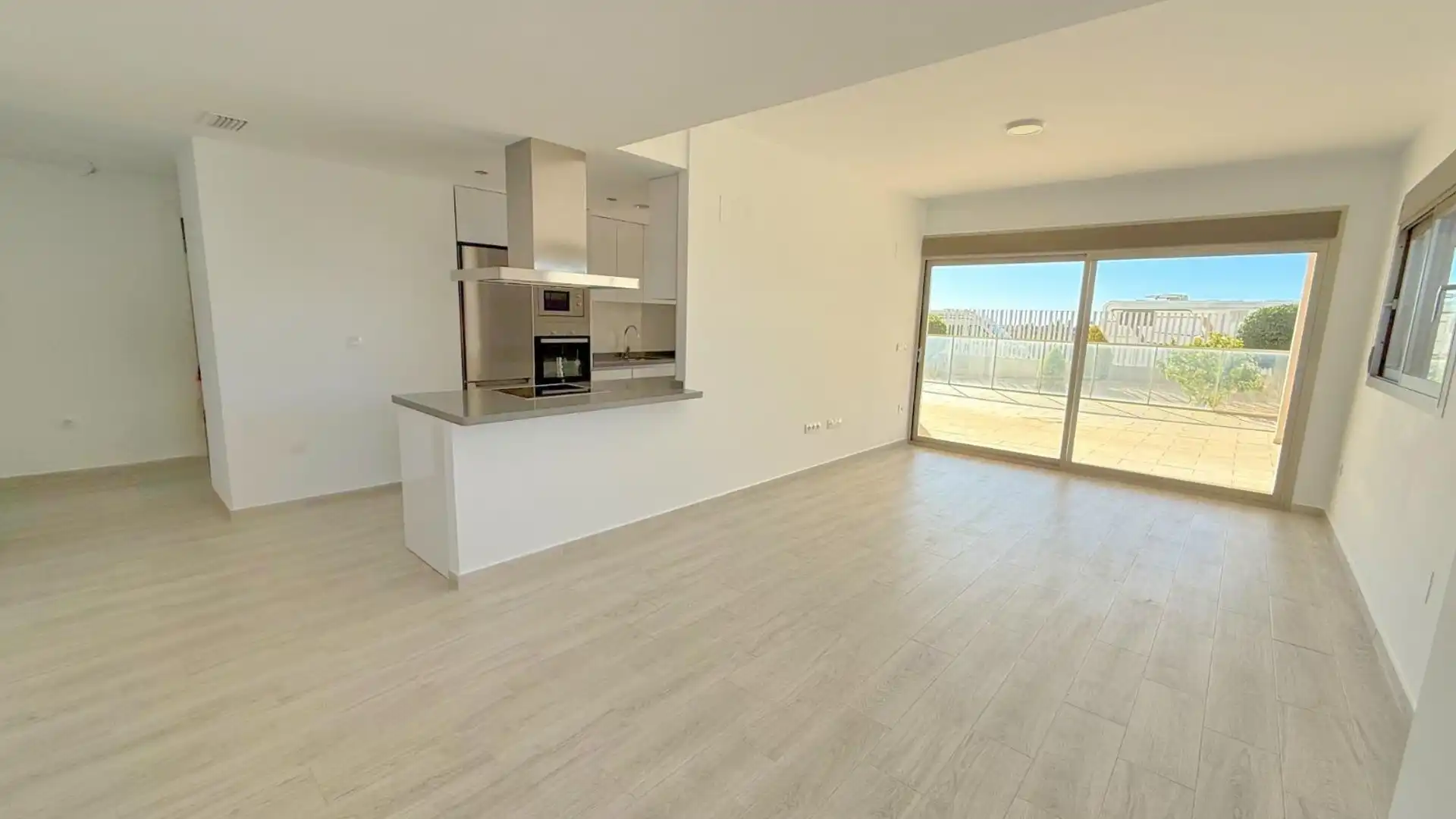 Cuina de Pis en venda en Torrevieja amb Aire condicionat, Jardí privat i Terrassa