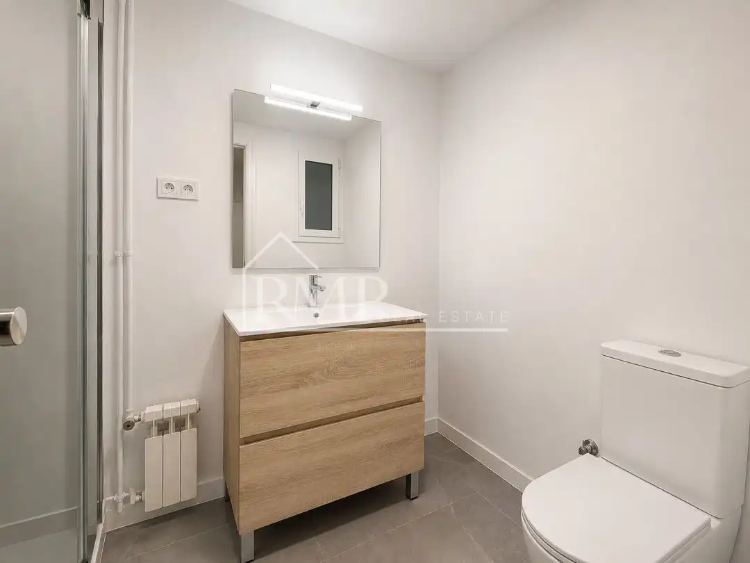 Baño de Piso en venta en Barcelona con Aire acondicionado, Calefacción y Terraza