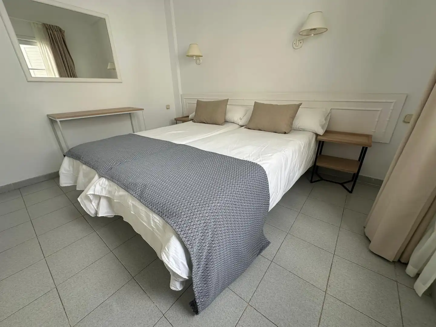 Schlafzimmer von Wohnungen zum Verkauf in Adeje mit Privatgarten, Terrasse und Gemeinschaftspool
