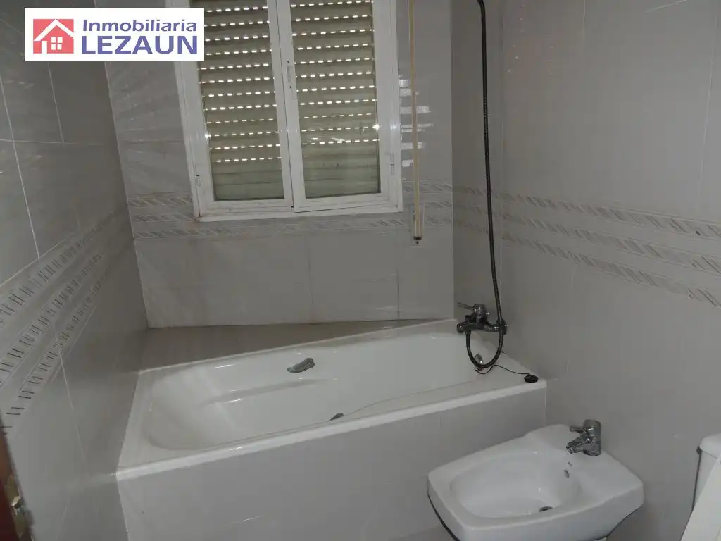 Badezimmer von Wohnung zum Verkauf in Peralta / Azkoien