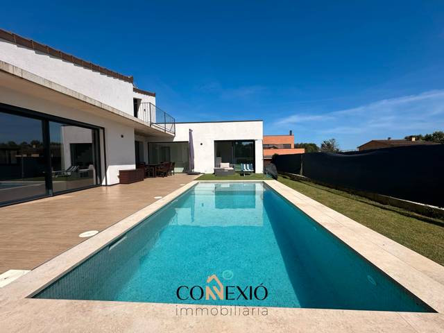 Casa-chalet en Venta en Medinyà