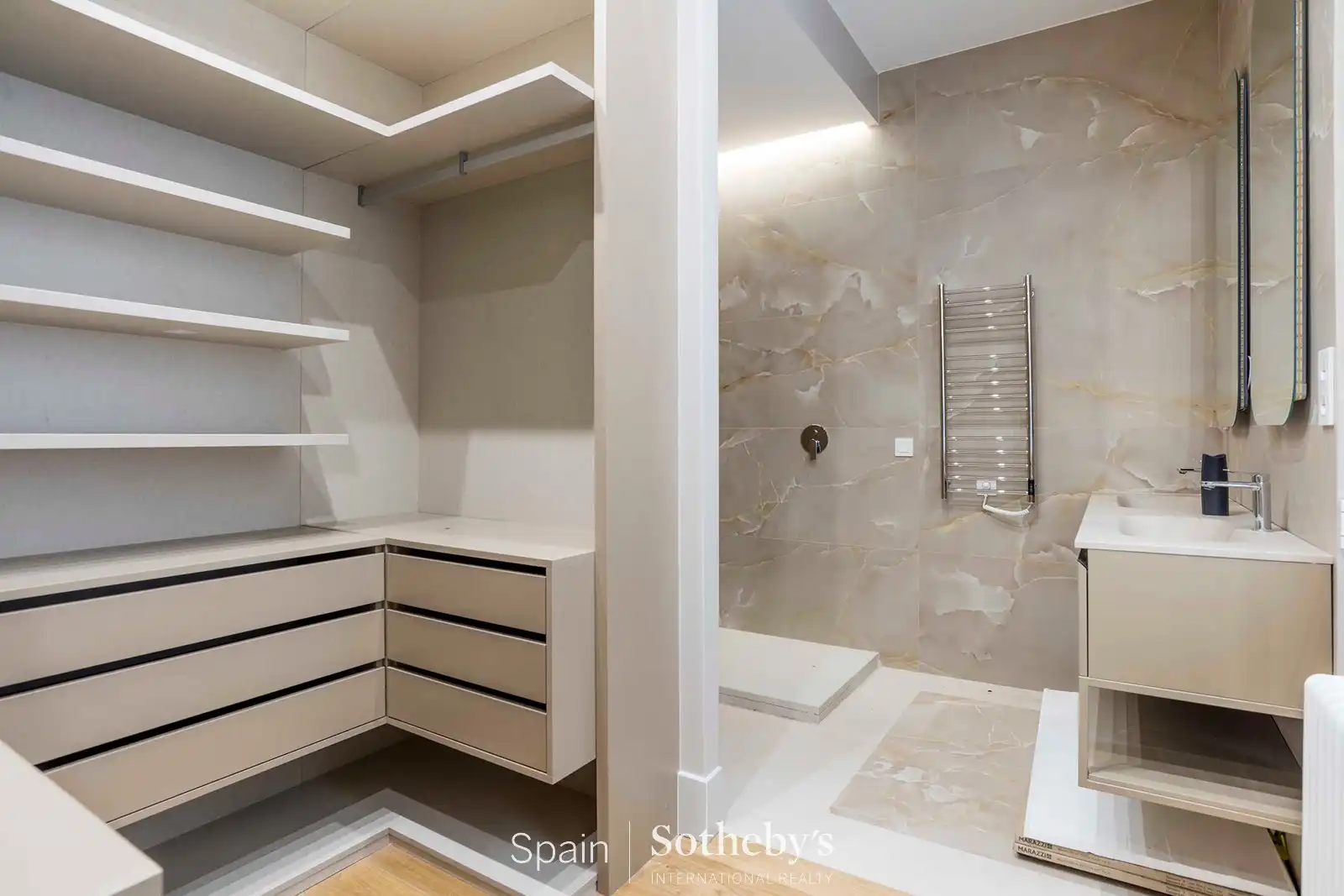 Bathroom of Apartments for sale in Madrid  with Air Conditioner and Heating