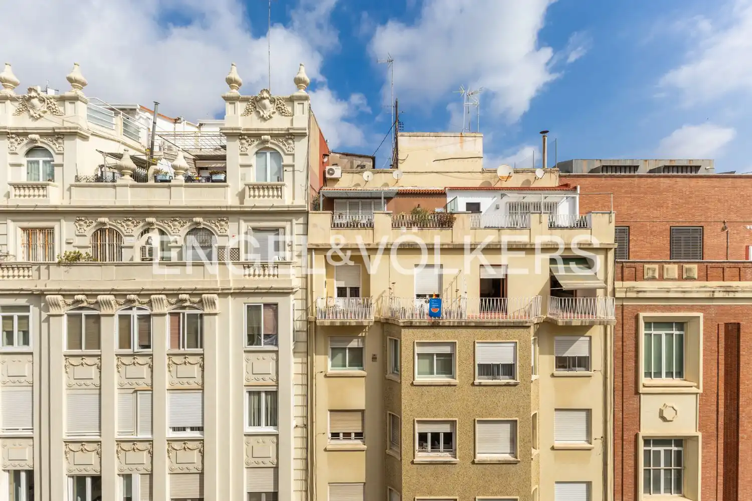 Außenansicht von Wohnung zur Miete in Valencia mit Klimaanlage, Heizung und Parkett