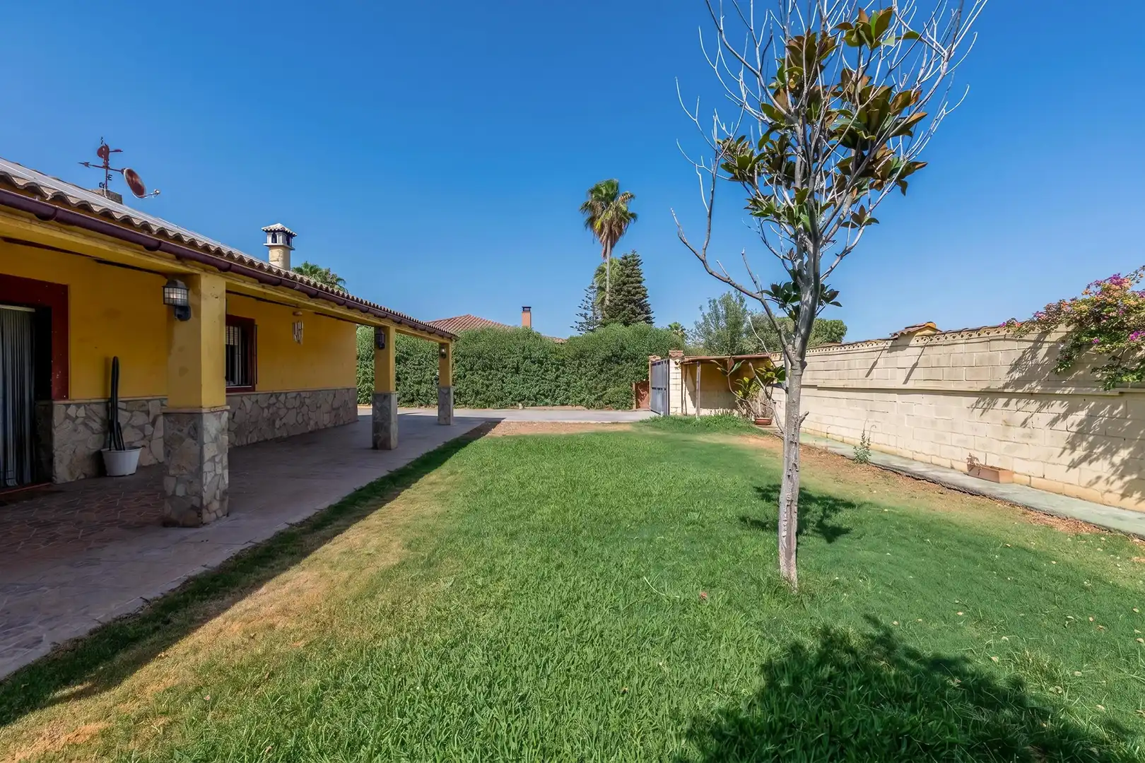 Jardí de Casa o xalet en venda en La Rinconada amb Aire condicionat, Calefacció i Jardí privat