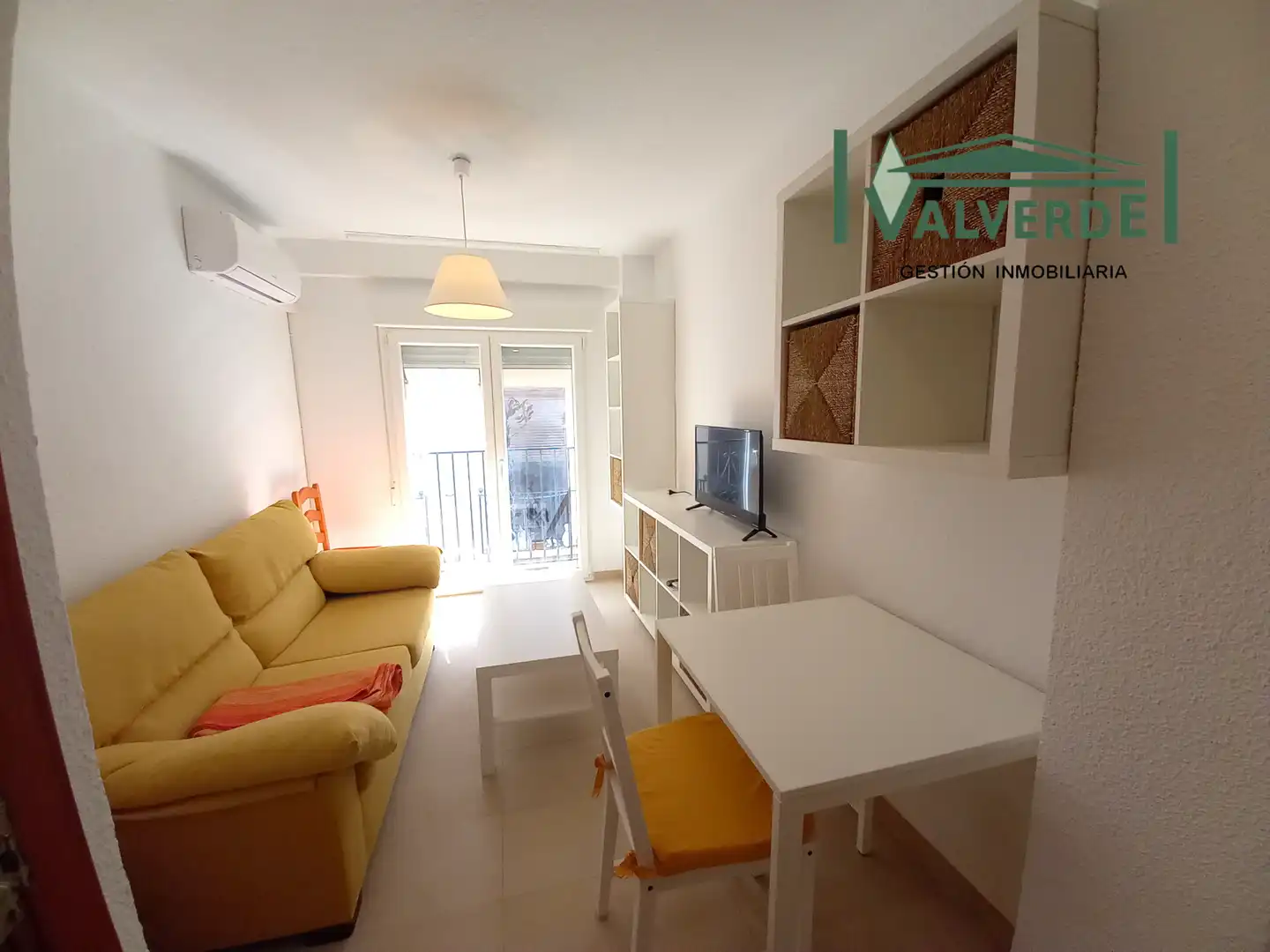 Sala d'estar de Apartament de lloguer en Granada amb Aire condicionat, Calefacció i Moblat