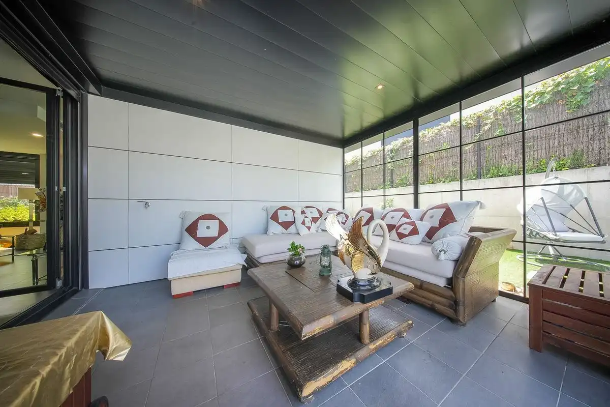Terrassa de Casa o xalet en venda en Las Rozas de Madrid amb Aire condicionat, Calefacció i Jardí privat