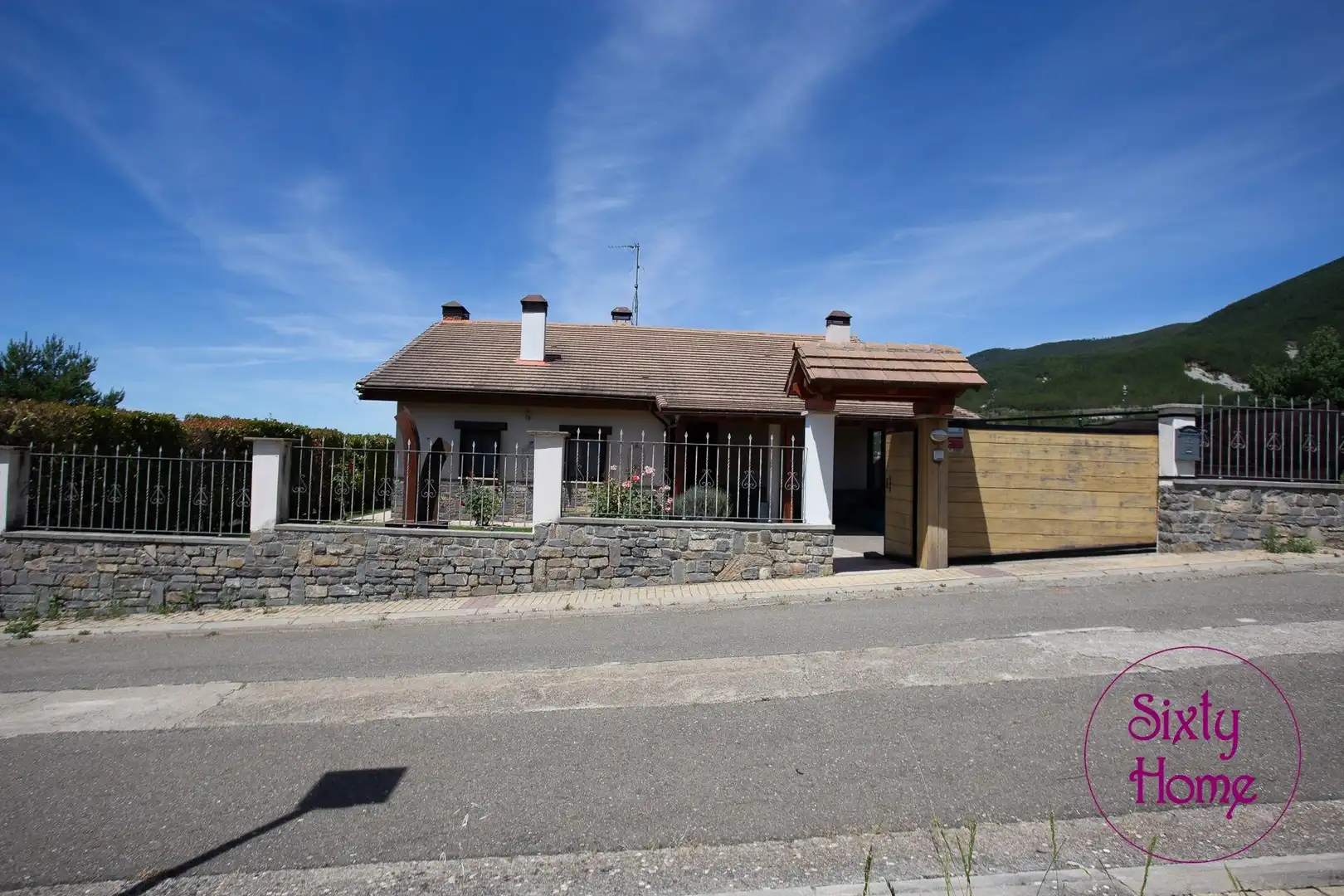 Vista exterior de Casa o chalet en venta en Jaca con Calefacción, Jardín privado y Parquet