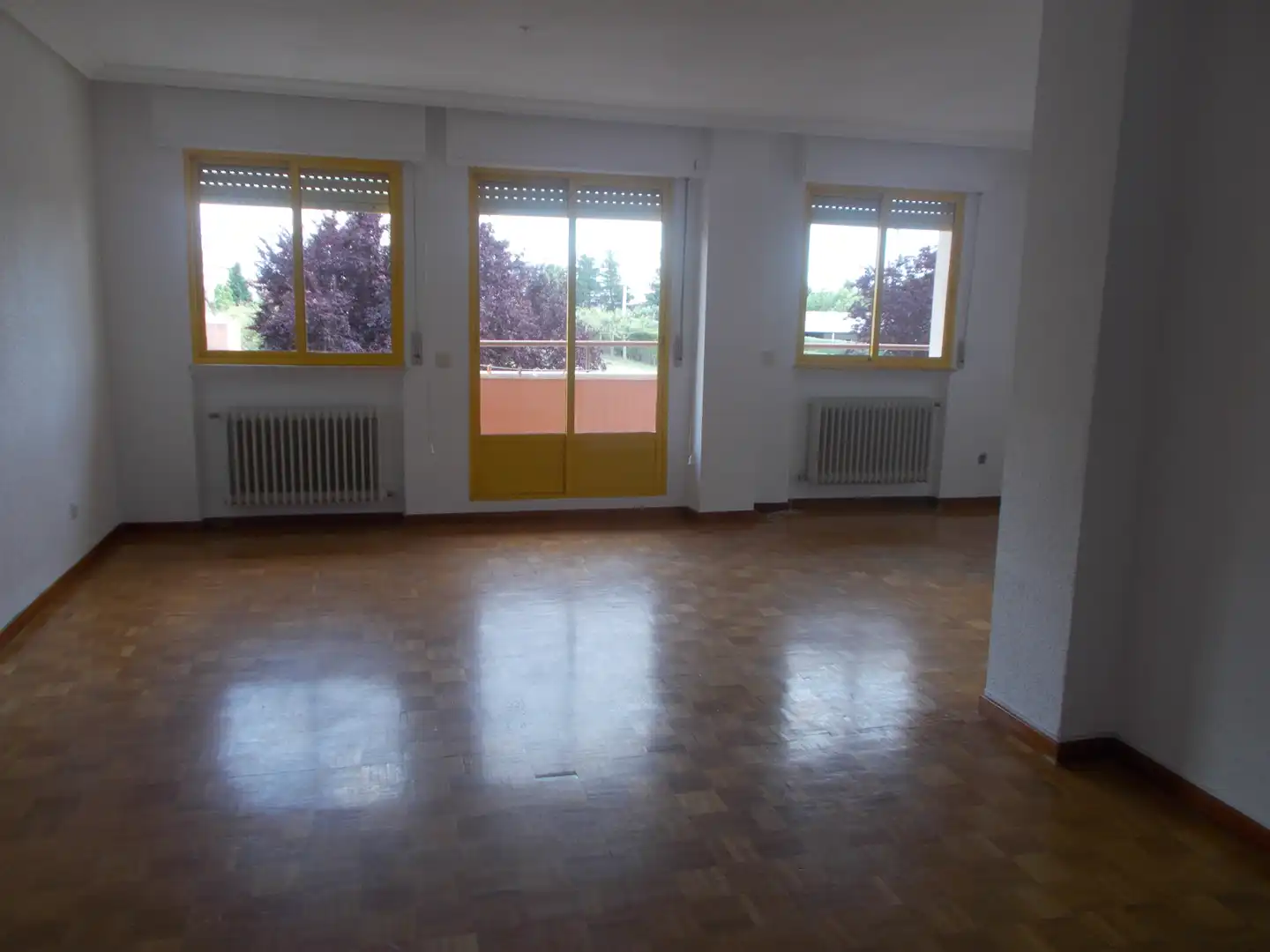 Living room of Flat for sale in Santa Marta de Tormes  with Air Conditioner, Heating and Parquet flooring