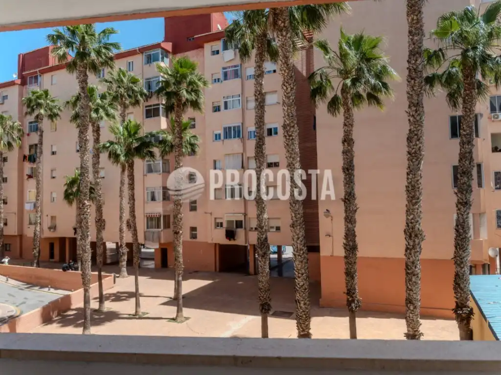 Piso en venta en Calle Dr Alvarez, Almuñecar Centro