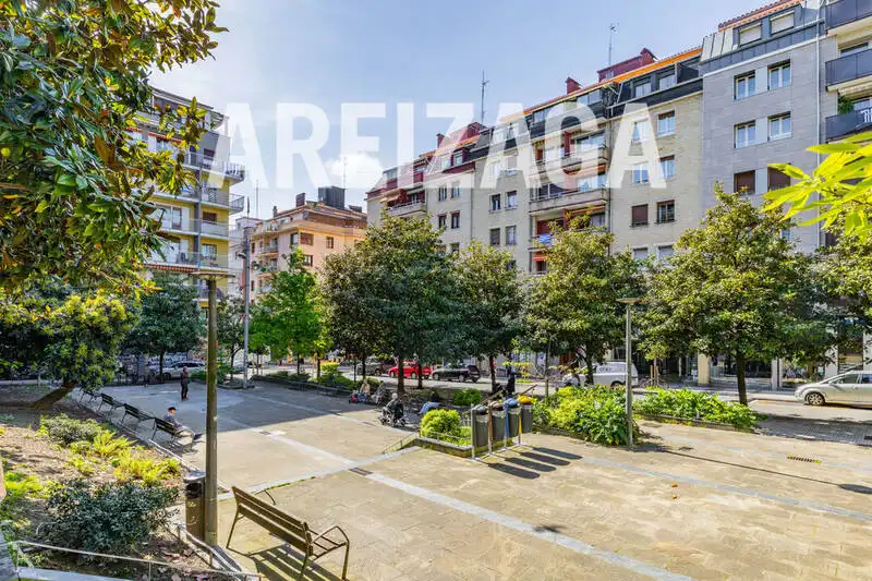 Vista exterior de Piso en venta en Donostia - San Sebastián  con Calefacción, Amueblado y Balcón