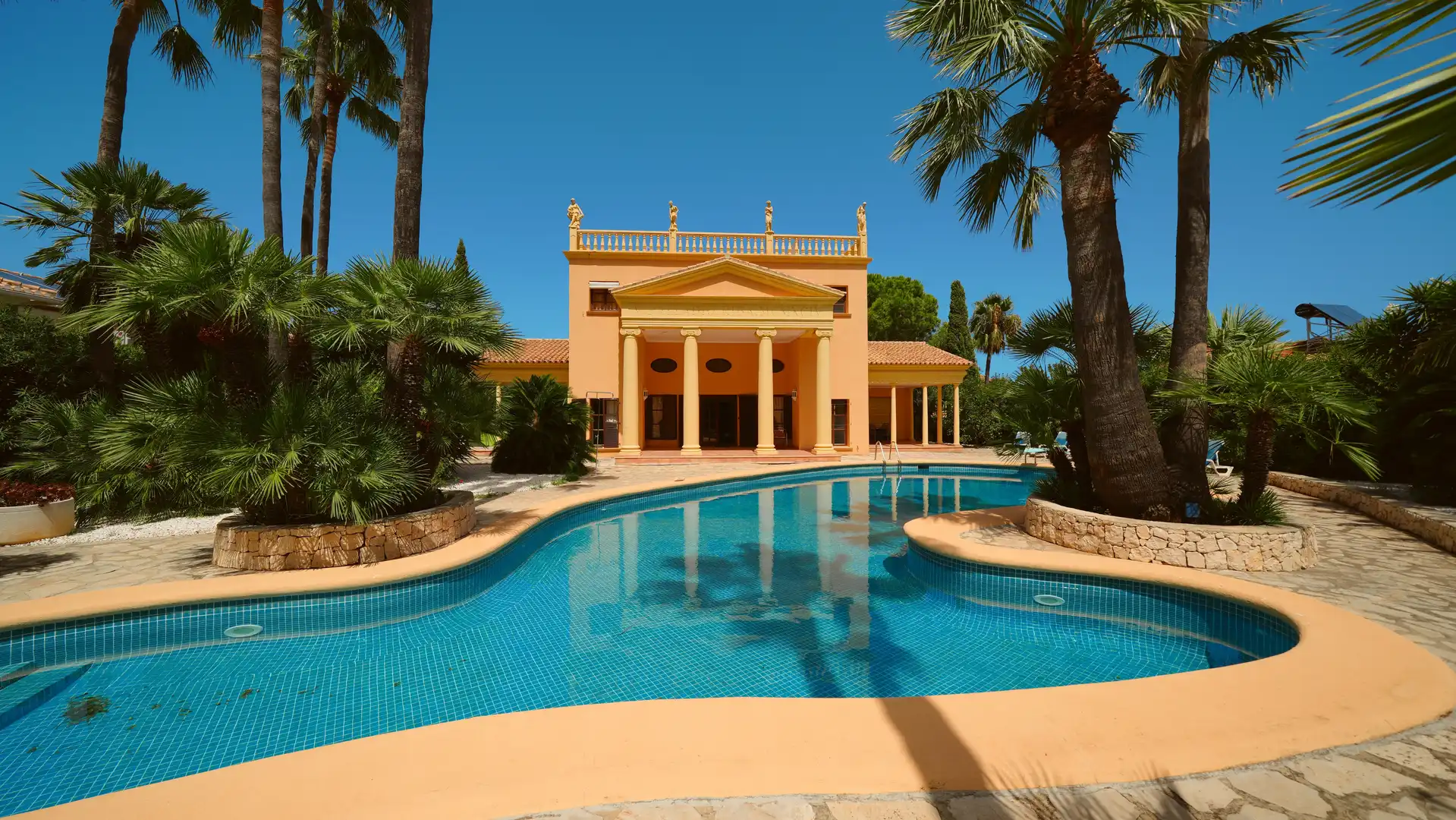 Casa rustica con piscina in vendita a El Montgó