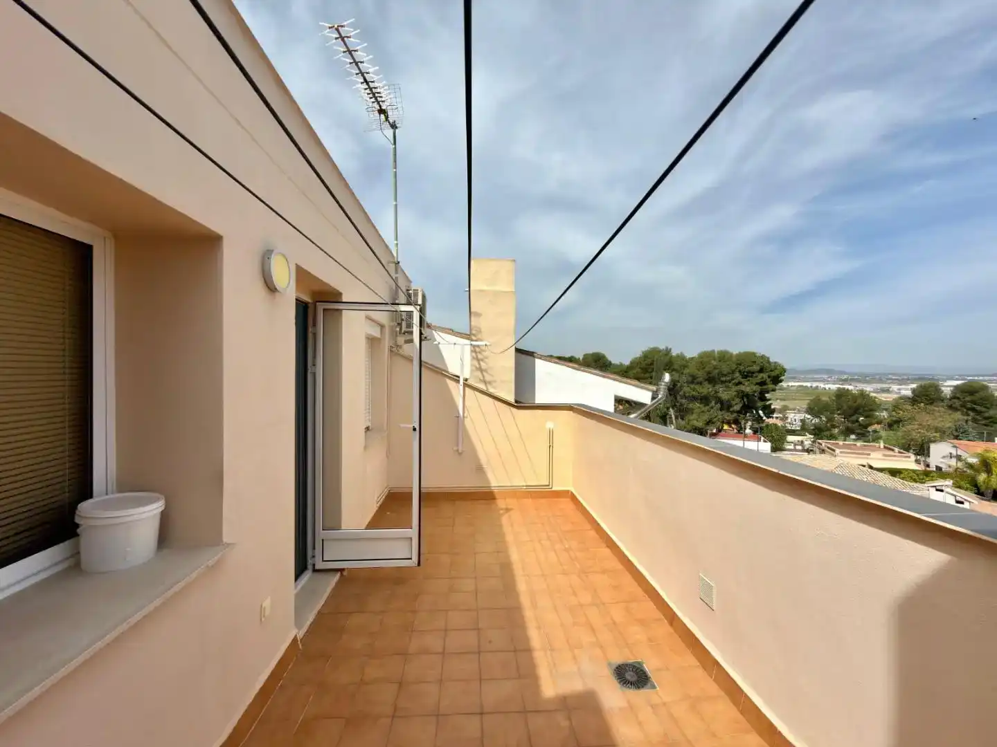 Terrassa de Casa adosada en venda en Torrent amb Aire condicionat, Piscina i Balcó