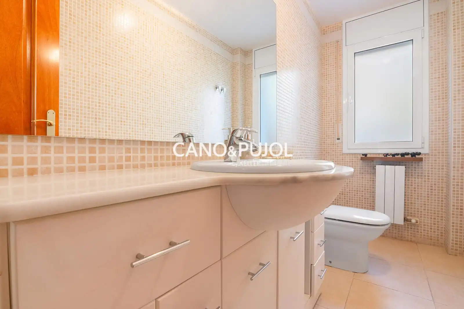 Baño de Casa o chalet en venta en Corbera de Llobregat con Calefacción, Terraza y Trastero