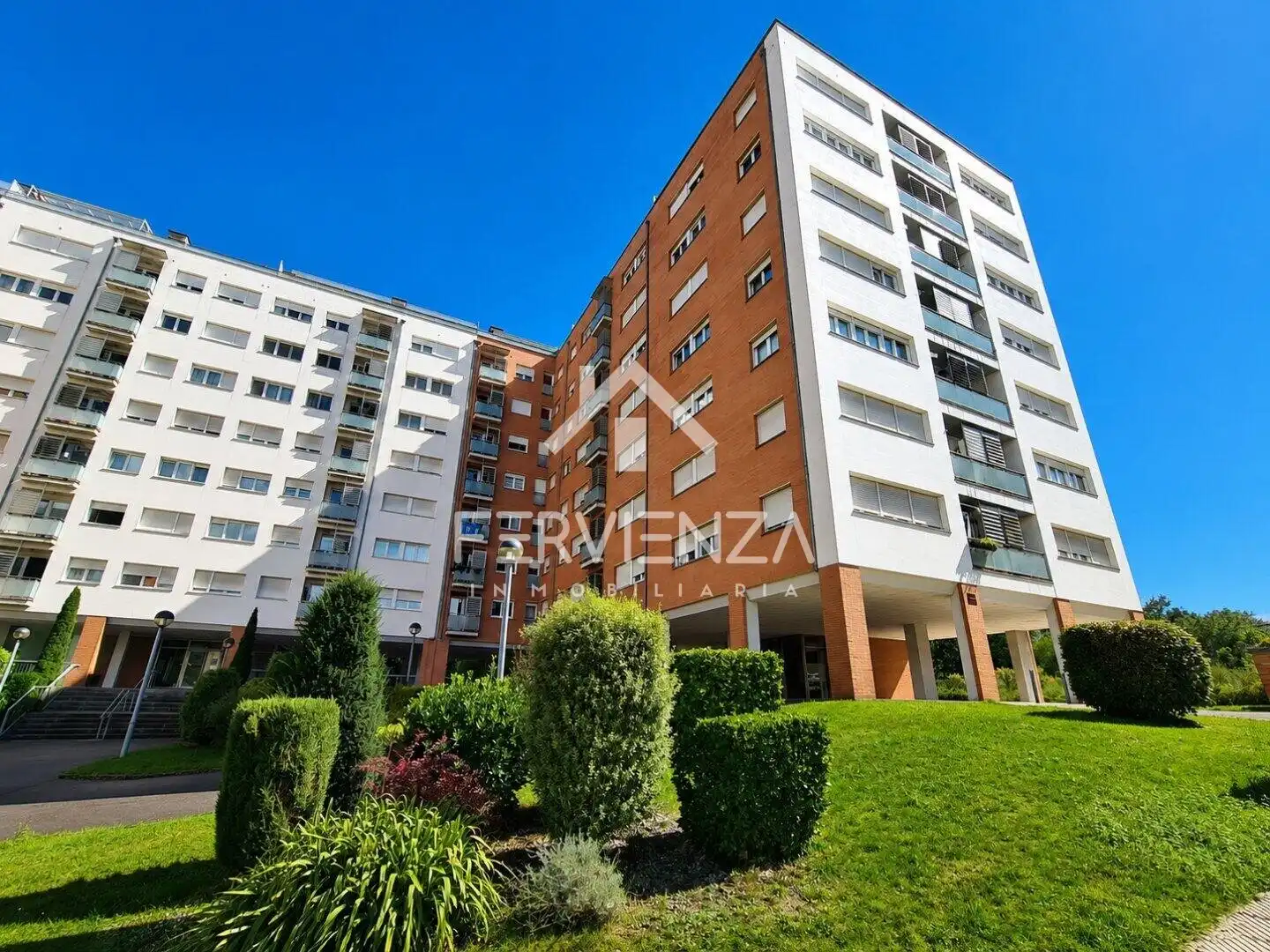 Vista exterior de Piso en venta en Oviedo 