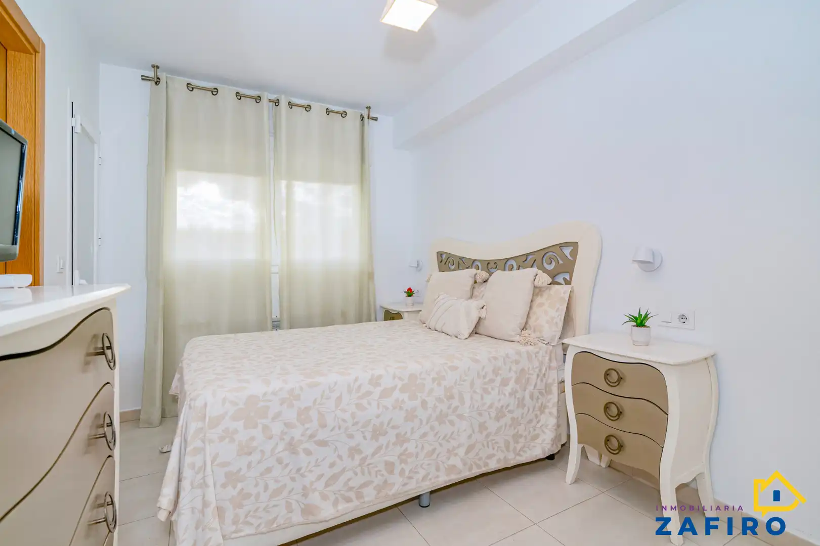 Casa aparellada amb terrassa en venda a Jun, imagen 17