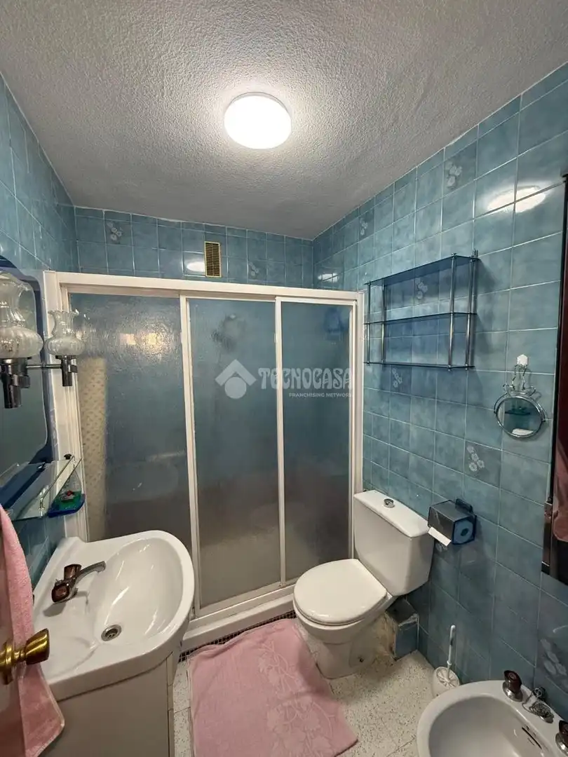 Baño de Piso en venta en Fuenlabrada con Calefacción, Terraza y Amueblado