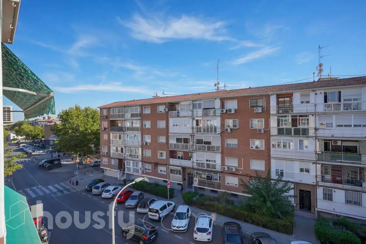 Vista exterior de Pis en venda en Madrid