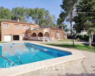 Vista exterior de Casa o xalet en venda en L'Eliana amb Aire condicionat, Calefacció i Jardí privat
