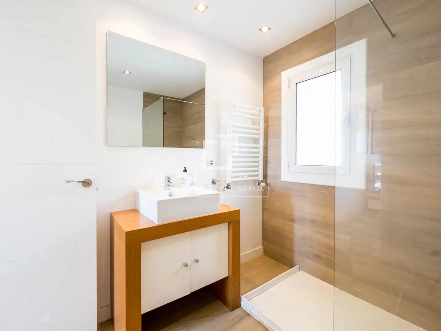 Bathroom of Houses for sale in Castelldefels  with Air Conditioner, Private garden and Terrace
