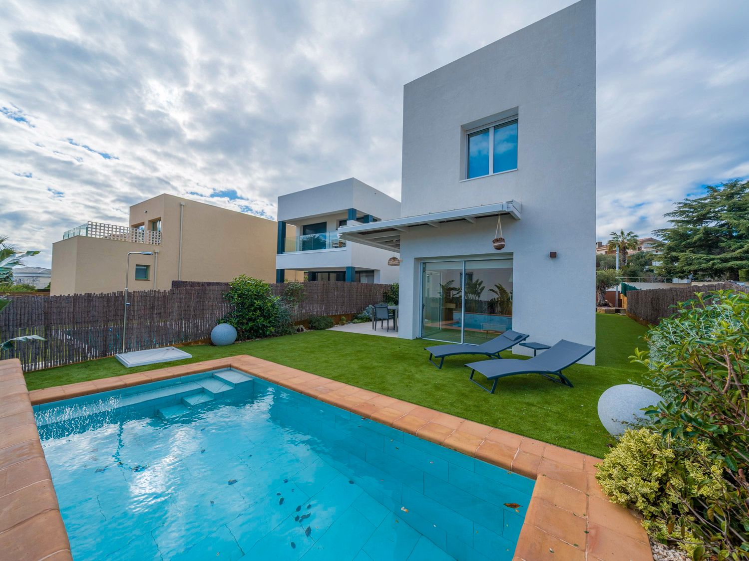 Piscina de Casa o chalet en venta en Pineda de Mar con Aire acondicionado, Calefacción y Jardín privado