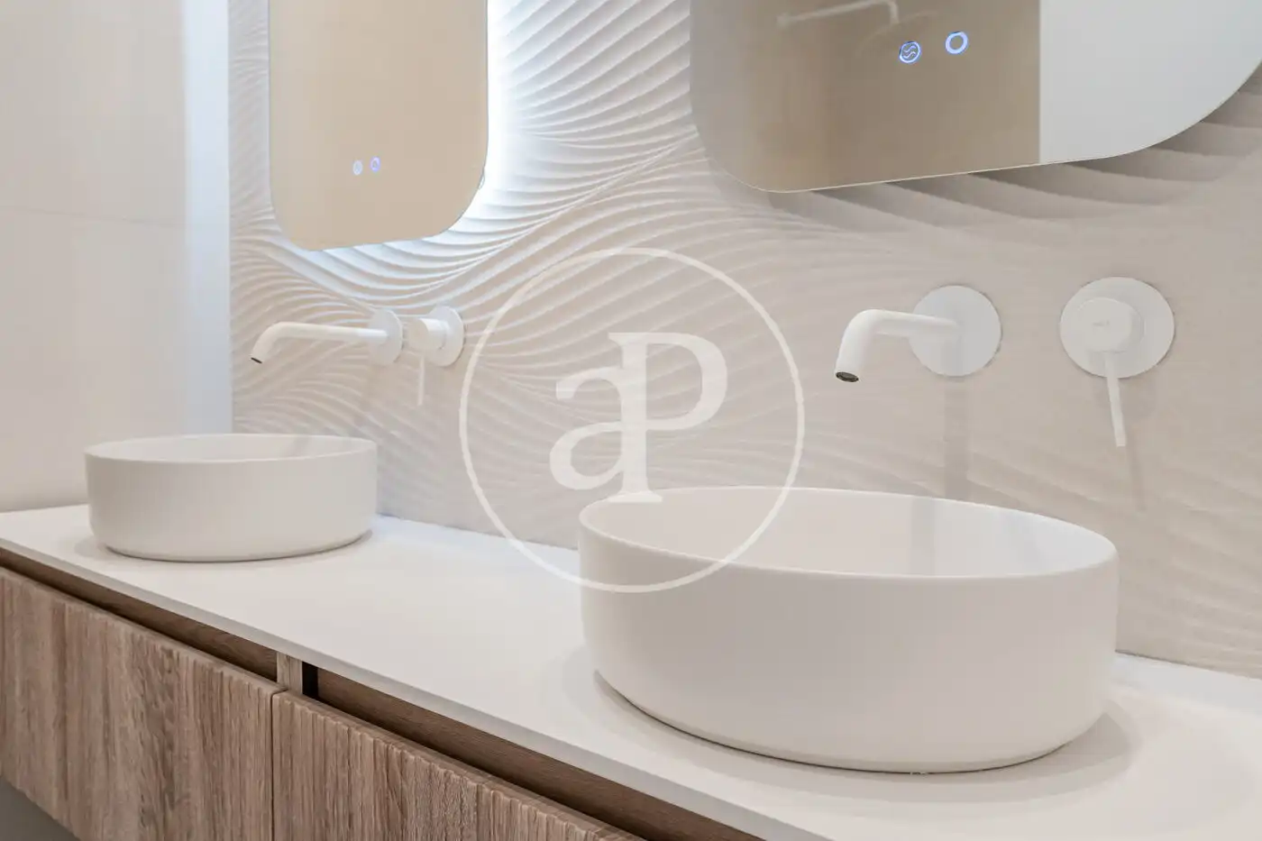Bathroom of Flat for sale in Madrid  with Air Conditioner, Heating and Terrace