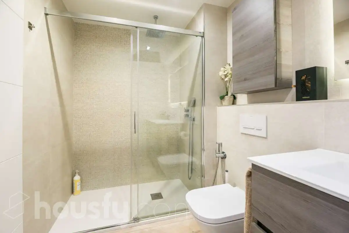 Bathroom of Attic for sale in Sant Joan Despí  with Air Conditioner, Heating and Parquet flooring