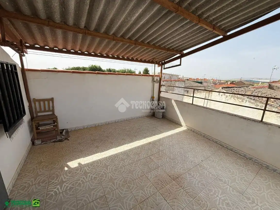 Terrassa de Casa adosada en venda en Granátula de Calatrava amb Aire condicionat