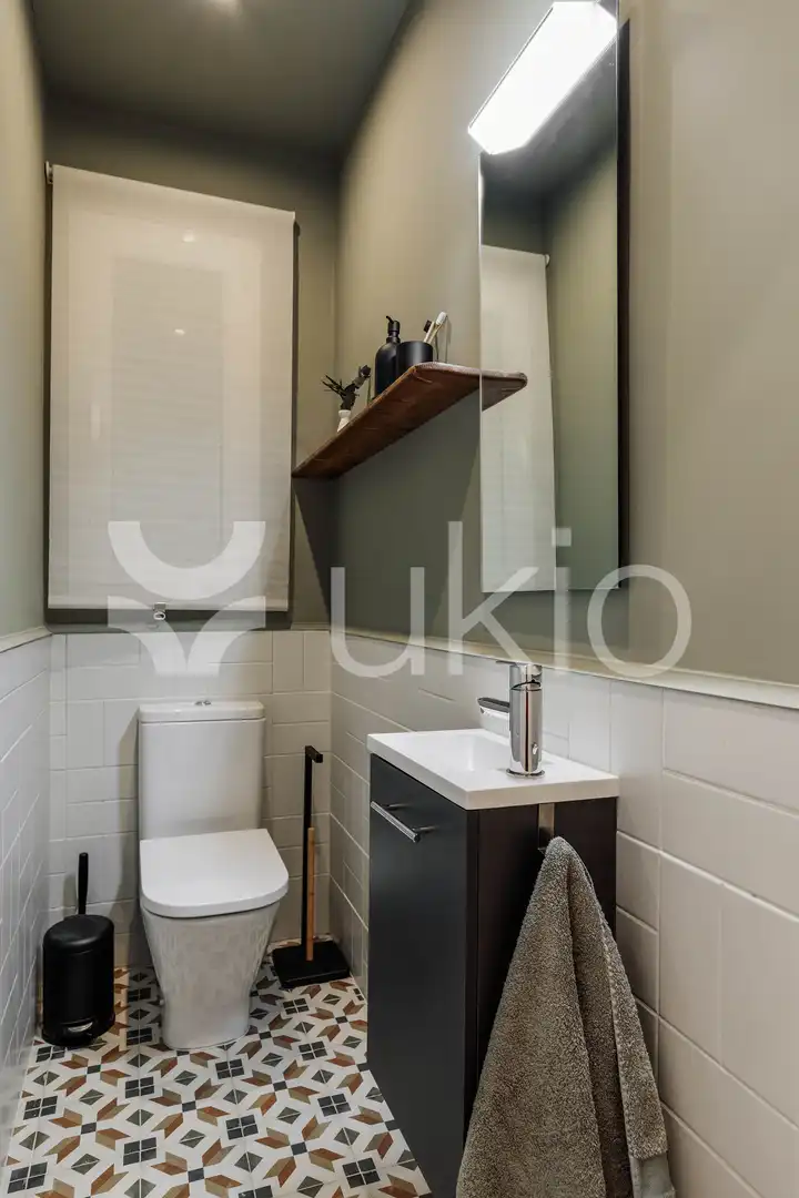 Bany de Apartament de lloguer en Barcelona amb Aire condicionat, Calefacció i Terrassa