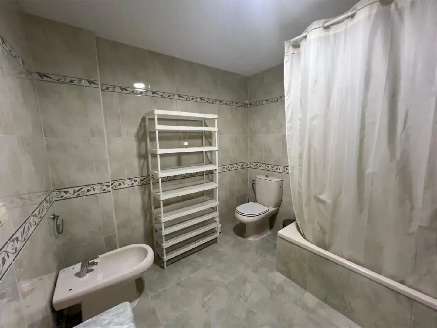 Badezimmer von Wohnung zur Miete in  Valencia Capital mit Klimaanlage und Balkon