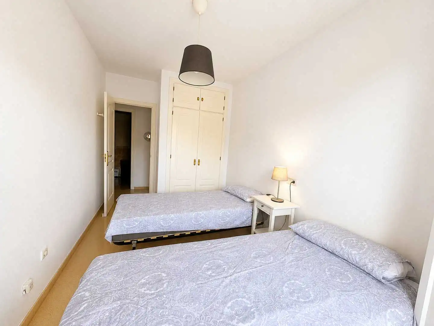 Schlafzimmer von Wohnungen zur Miete in Manilva mit Terrasse, Möbliert und Gemeinschaftspool