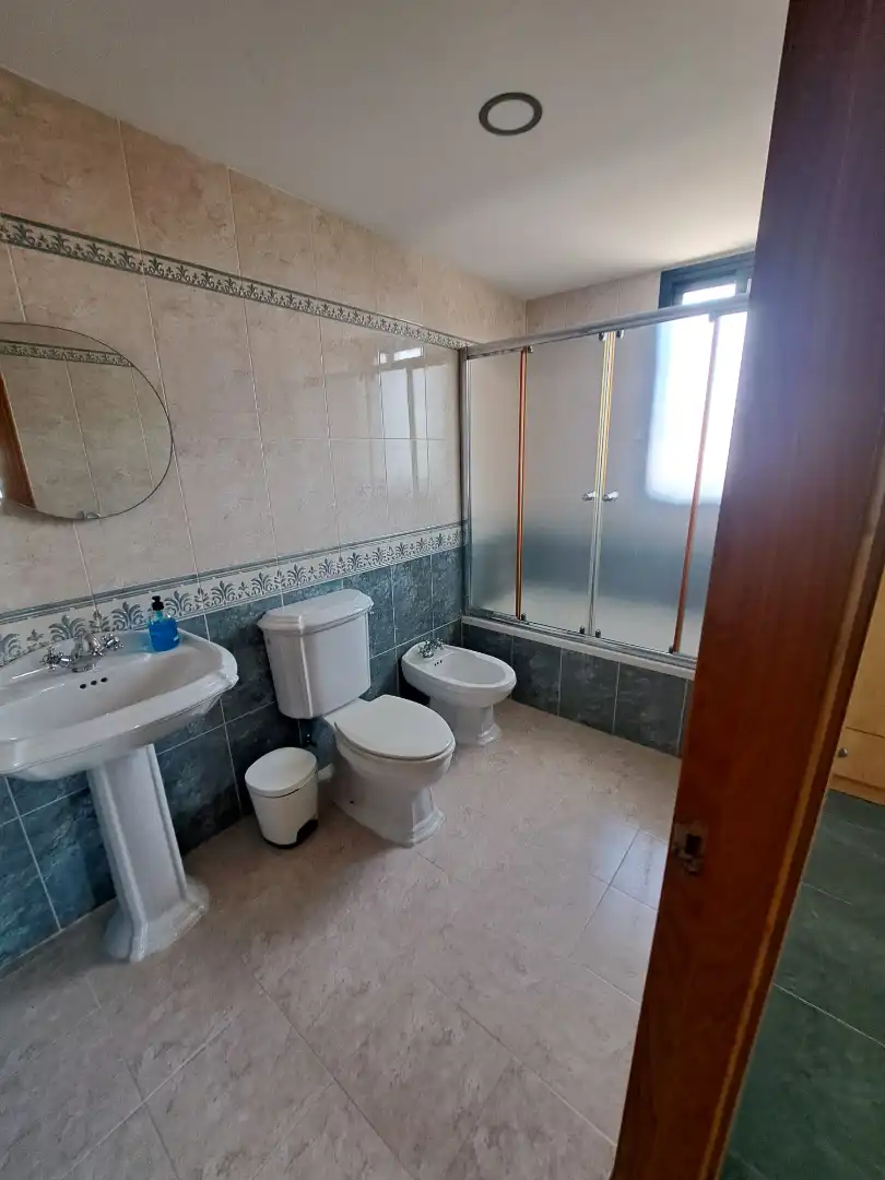 Bany de Casa o xalet en venda en Dos Hermanas amb Aire condicionat, Terrassa i Forn