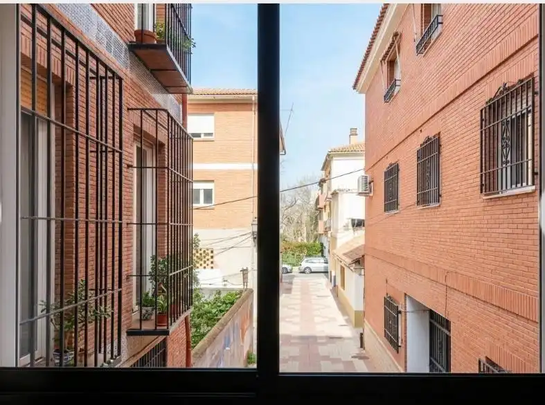 Außenansicht von Wohnung zur Miete in Granada mit Heizung und Balkon