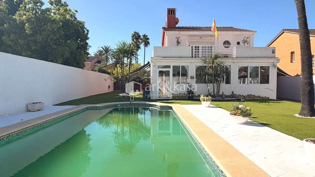 Chalet con piscina en venta en San Antonio de Benagéber, imagen 3