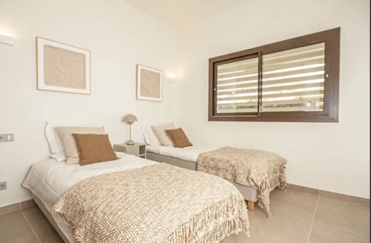Habitación de Planta baja en venta en Fuengirola con Aire acondicionado, Calefacción y Terraza