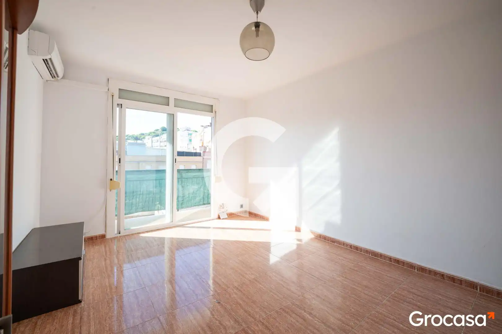 Living room of Flat for sale in Mataró  with Air Conditioner, Oven and TV