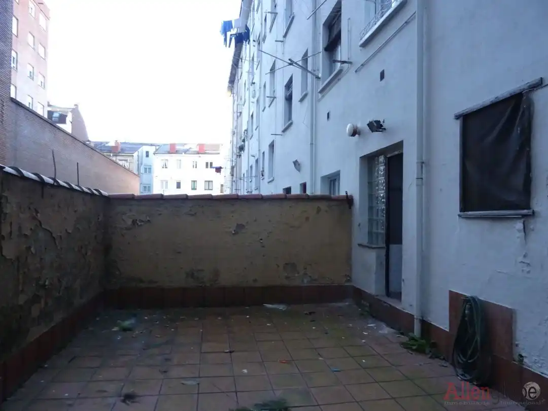 Terraza de Local en venta en Oviedo 