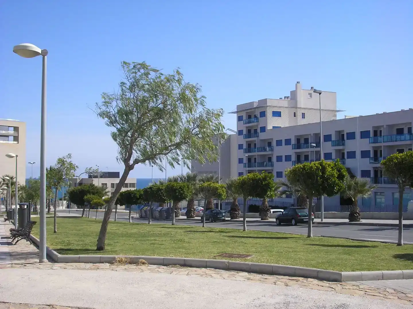 Vista exterior de Apartament en venda en Alicante / Alacant amb Aire condicionat, Piscina i Balcó