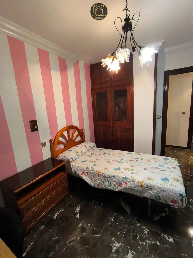 Flat to rent in Hospital, imagen 3