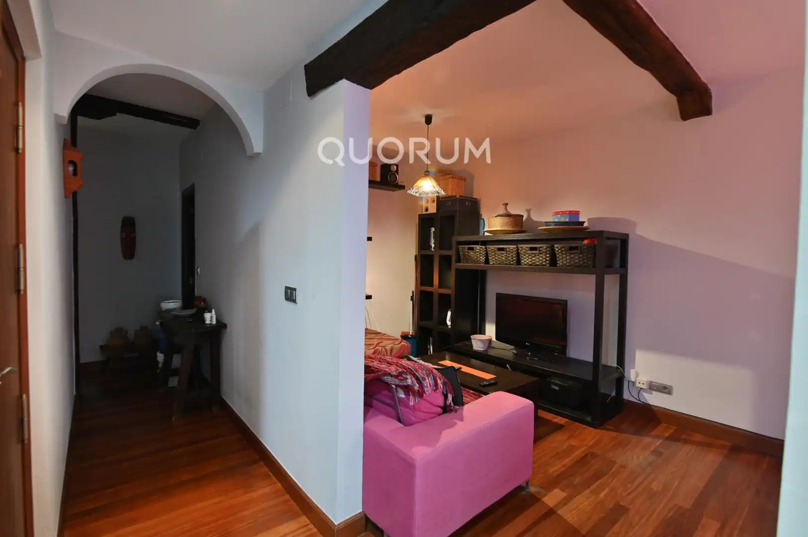 Living room of Flat for sale in Bilbao   with Furnished, Balcony and Jacuzzi