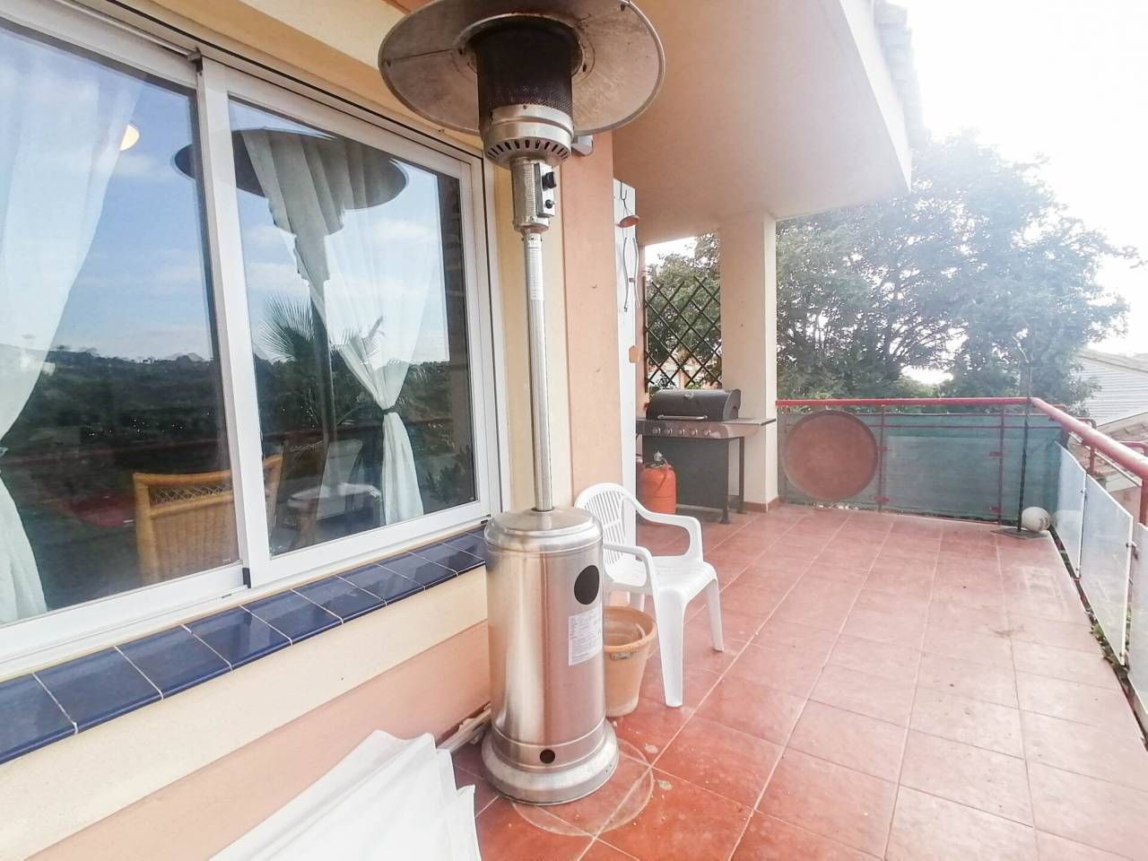 Terrassa de Casa adosada en venda en Estepona amb Aire condicionat, Calefacció i Jardí privat