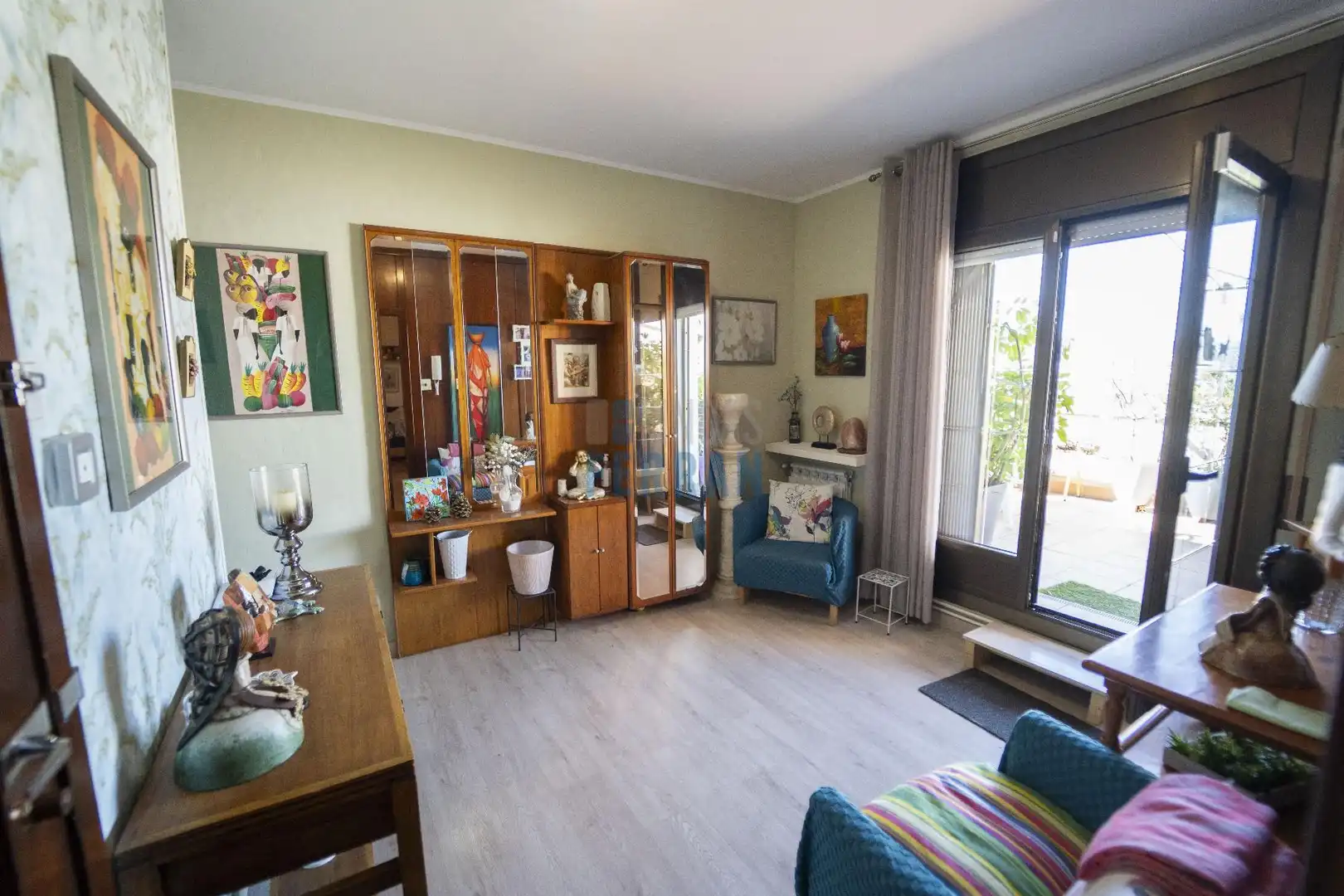 Sala de estar de Piso en venta en Cerdanyola del Vallès con Aire acondicionado, Calefacción y Parquet