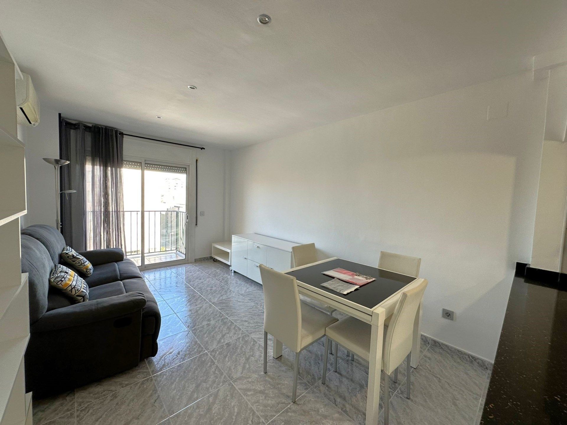 Living room of Flat to rent in Girona Capital  with Air Conditioner, Heating and Furnished