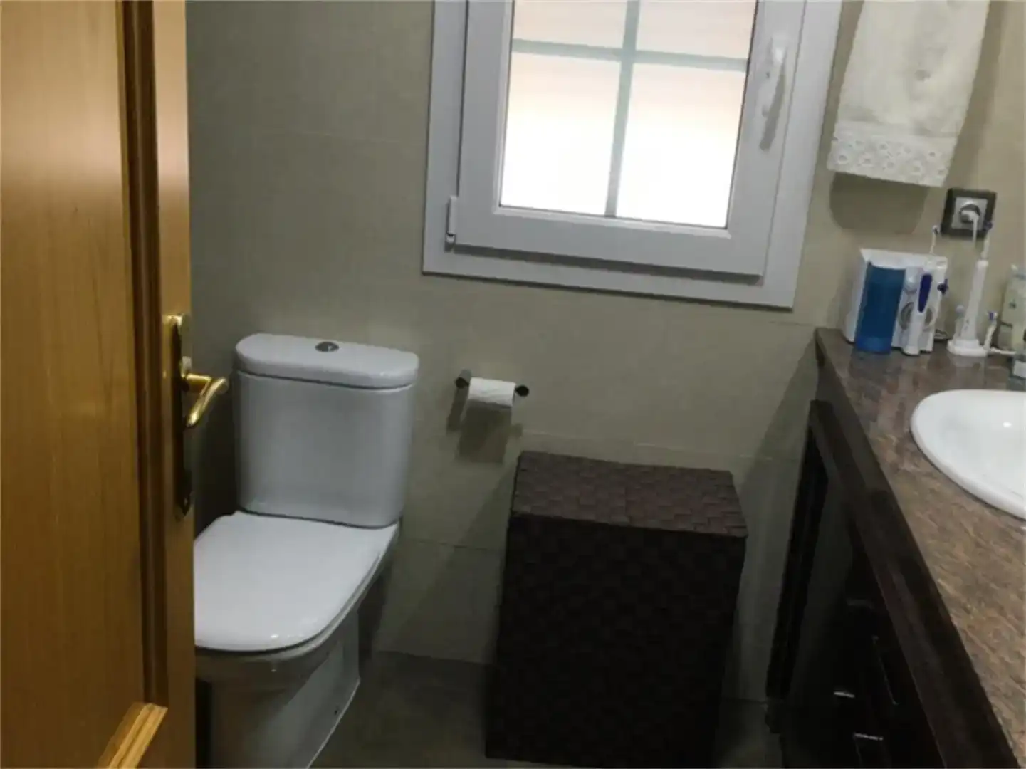 Bany de Casa o xalet en venda en Utrera amb Aire condicionat, Jardí privat i Parquet