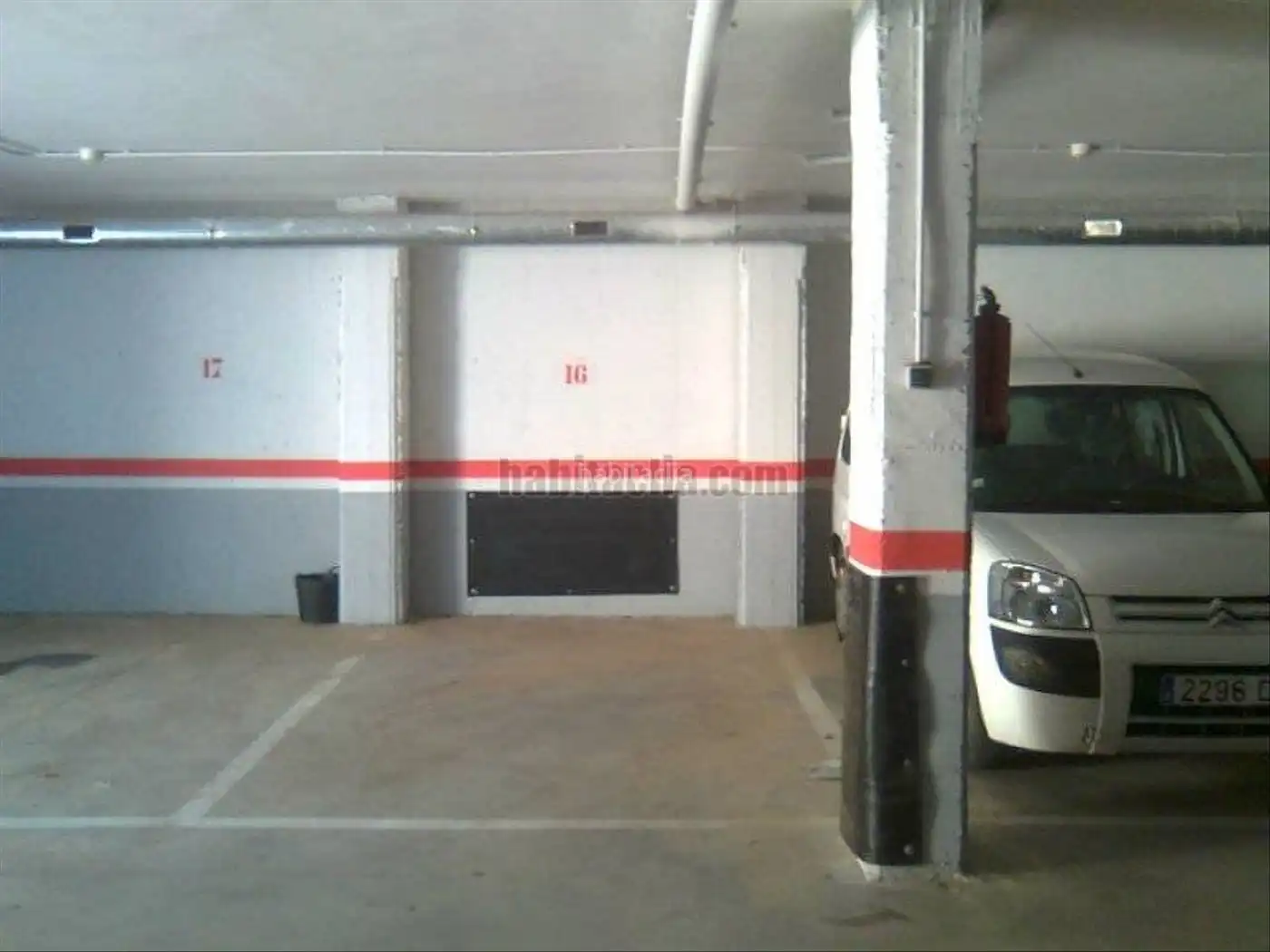 Einzelparkplatz zum Verkauf in Carrer Castell de Tona 11, imagen 4