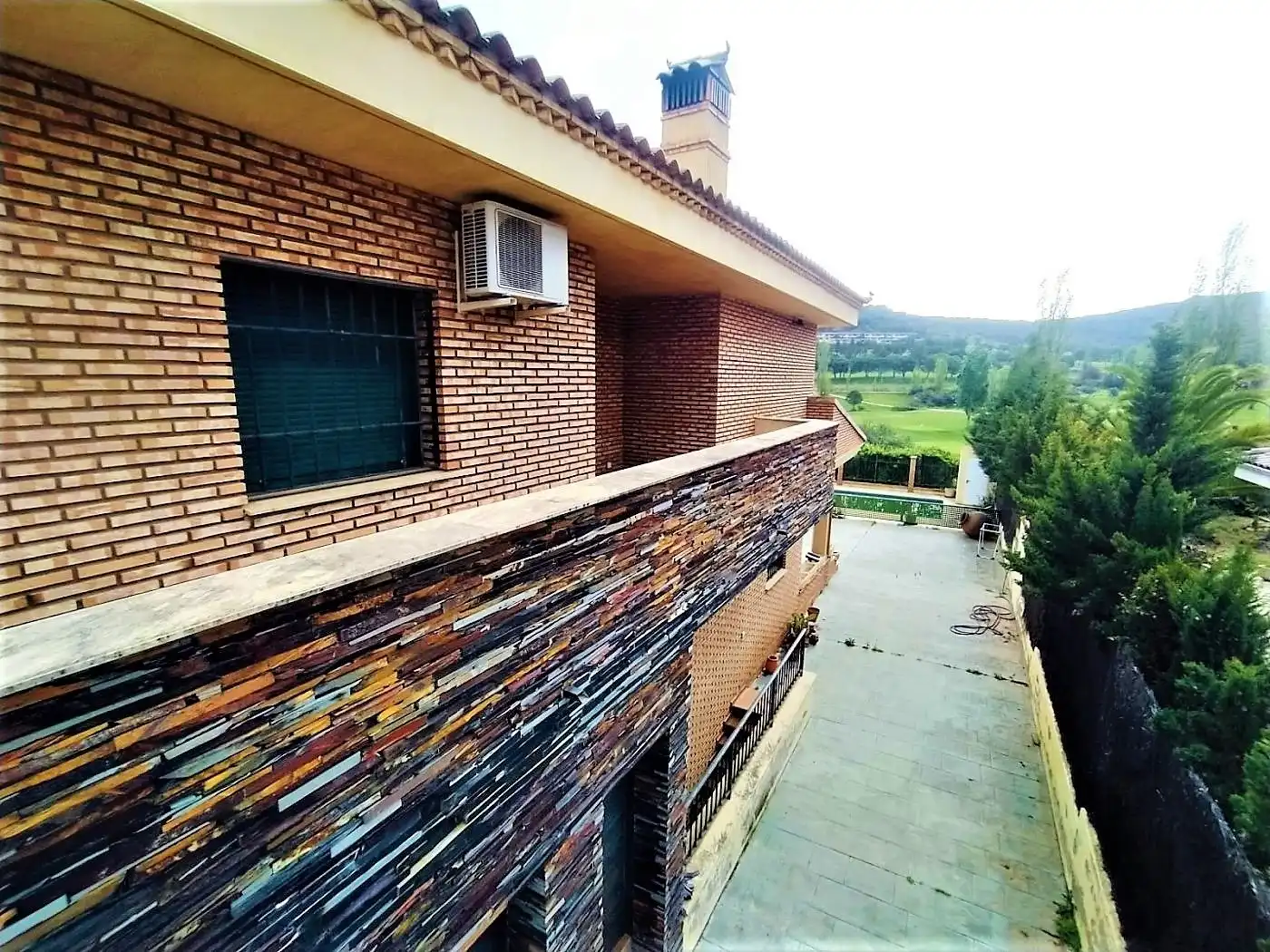 Vista exterior de Casa o xalet en venda en Cáceres amb Aire condicionat, Calefacció i Jardí privat