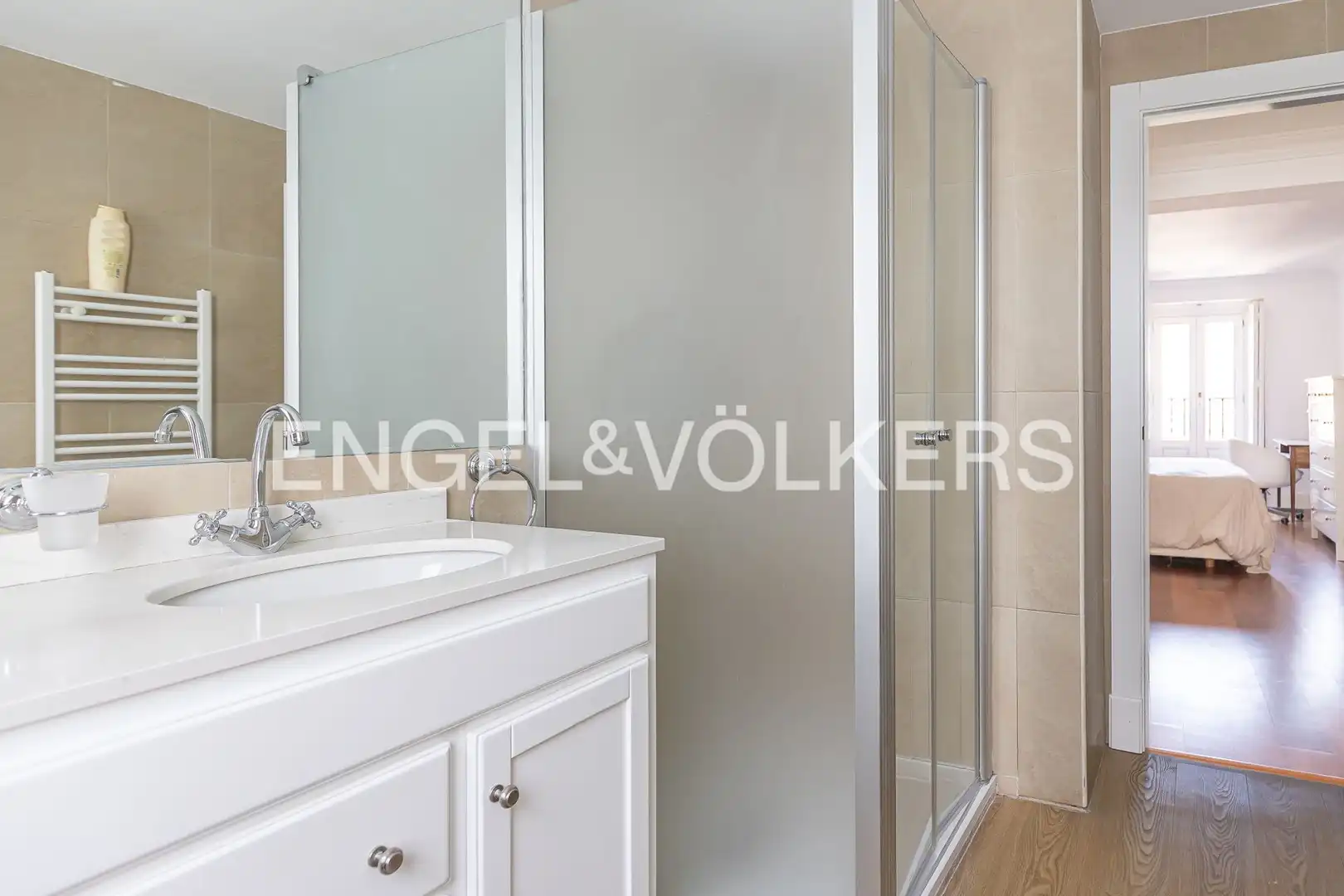 Bathroom of Flat for rent in Madrid  with Air Conditioner, Heating and Balcony