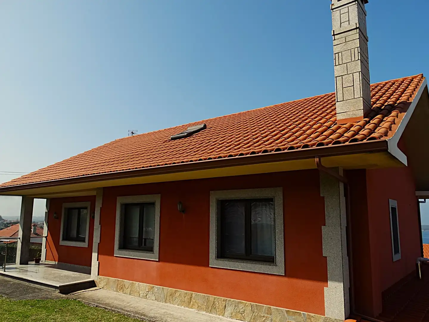 Vista exterior de Casa o xalet en venda en Valdoviño amb Calefacció, Jardí privat i Parquet